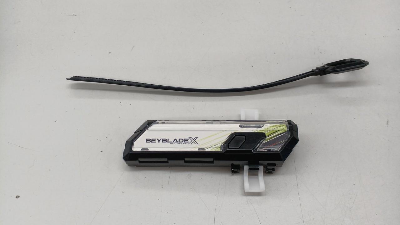 通電のみ確認済です。
電池は付属しません