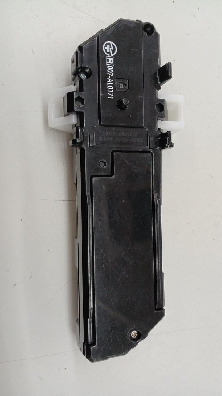 全体的にキズやスレが多く見られます。