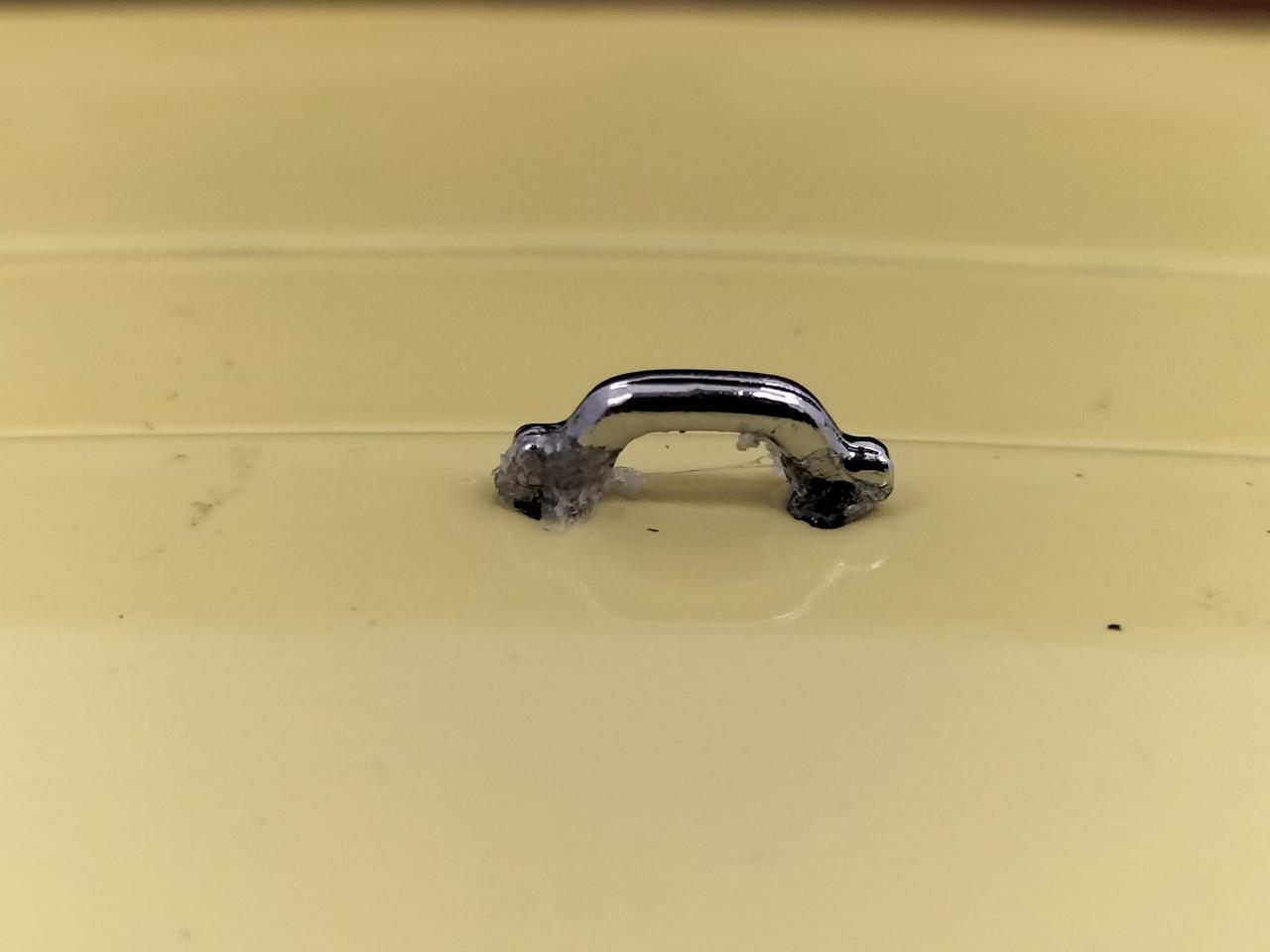 後部ハッチ取っ手補修跡有