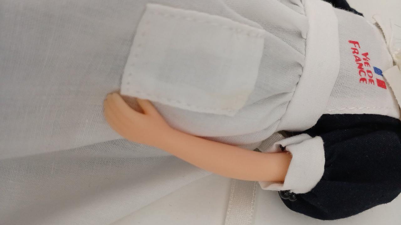 エプロンに汚れ有