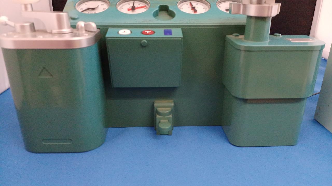 本体プラ部分変色有