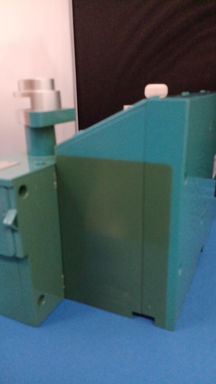 本体プラ部分変色有