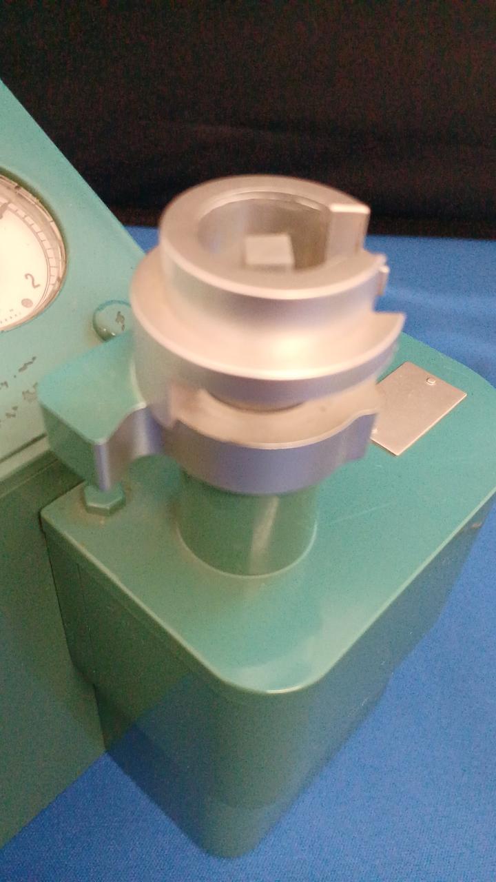 本体プラ部分変色有