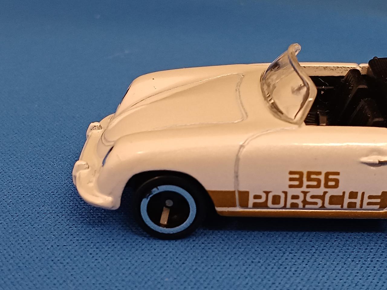 左側前輪シルバー欠け有