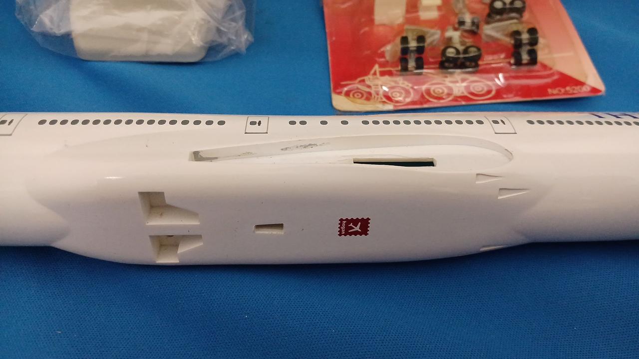 パーツ解体跡有