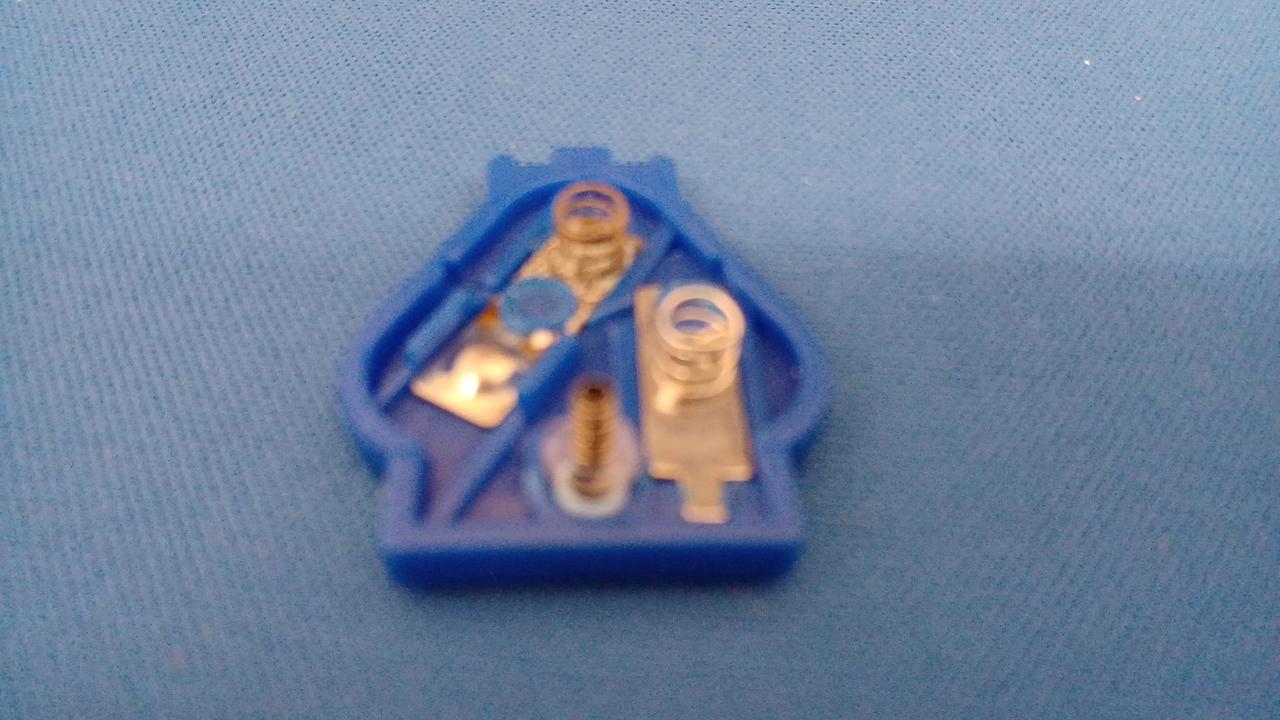 電池蓋液漏れ跡有