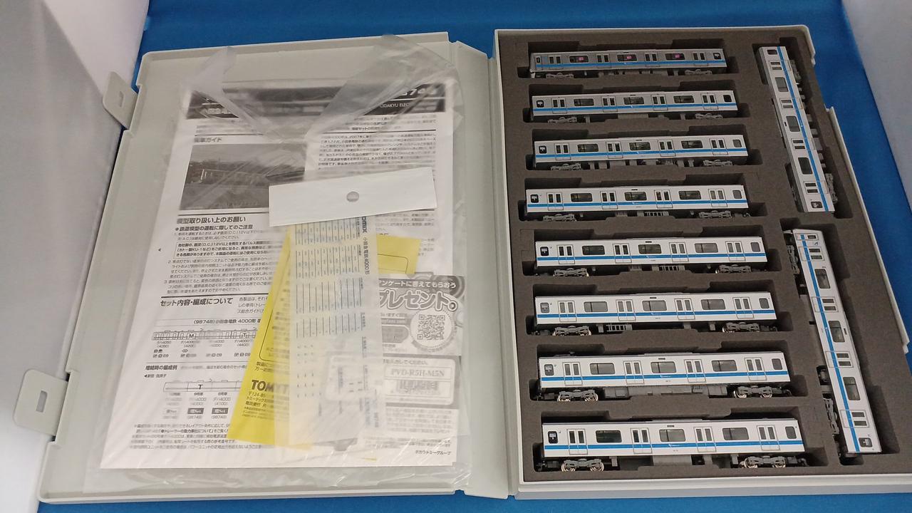 基本セットに増結4両セット収納