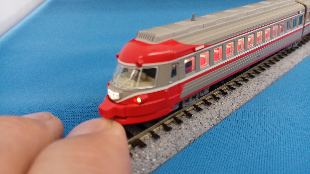 反対側先頭車前照灯、室内灯点灯OK