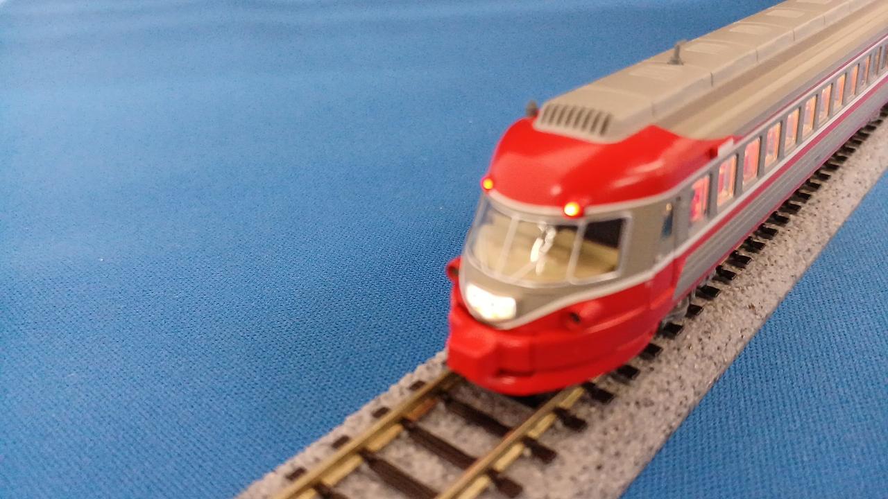 反対側先頭車尾灯、室内灯点灯OK