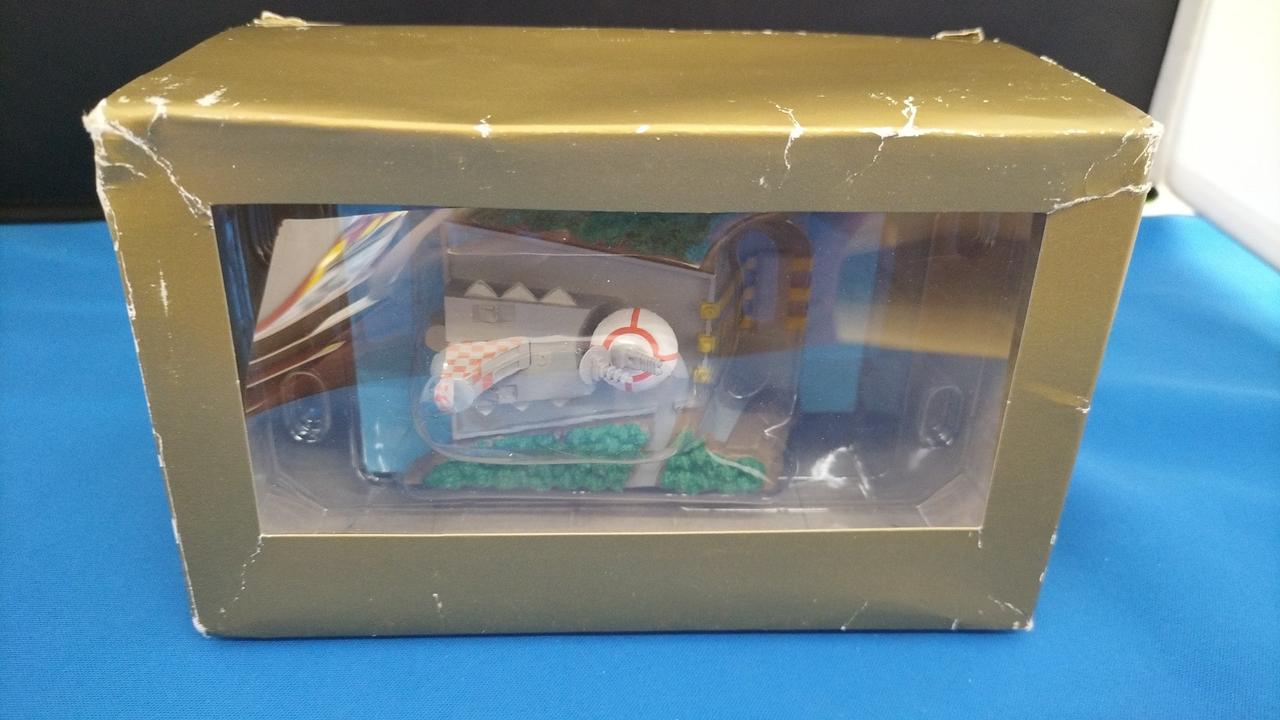 開封品、箱に傷有