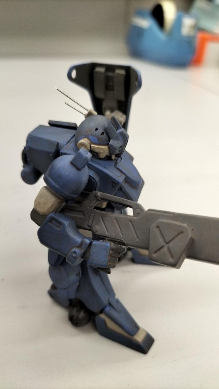手首と銃持ち手に接着あり