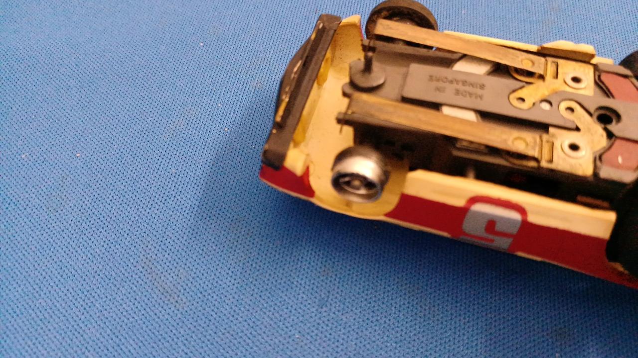 前輪左側タイヤ欠品