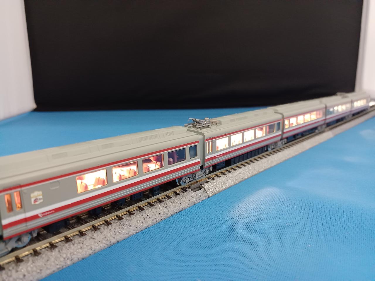 中間車室内灯点灯OK