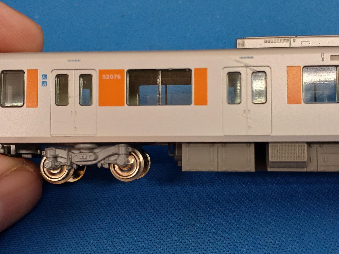 9号車車体側面にキズ有
