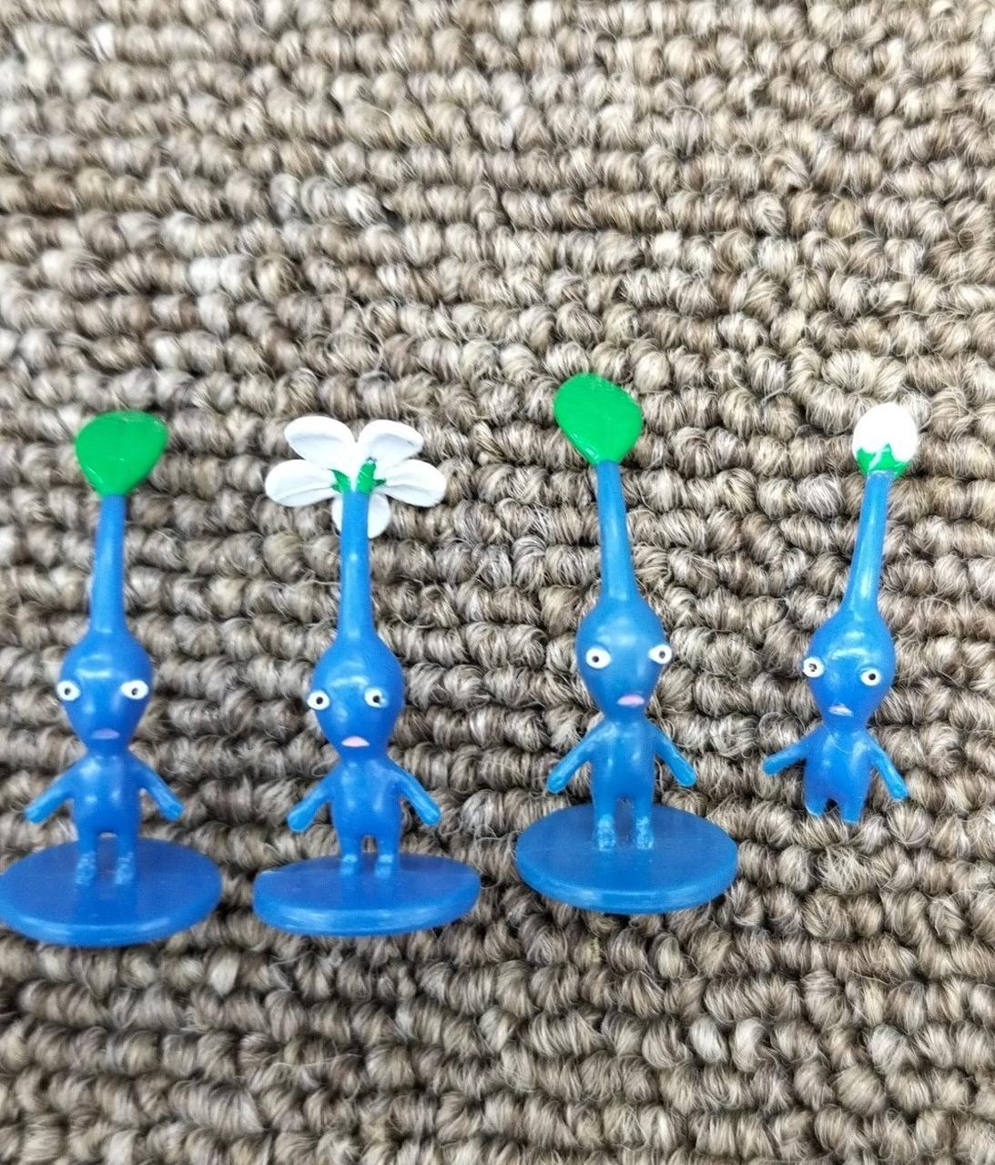 左から2匹目、目の部分塗装剥げあります。