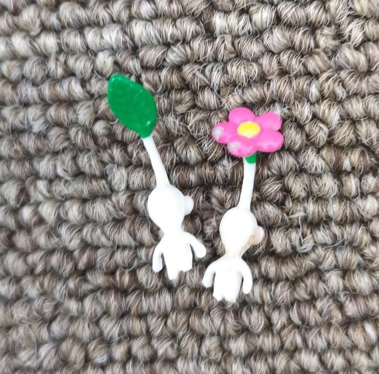 左のピクミン、耳元に汚れあり。