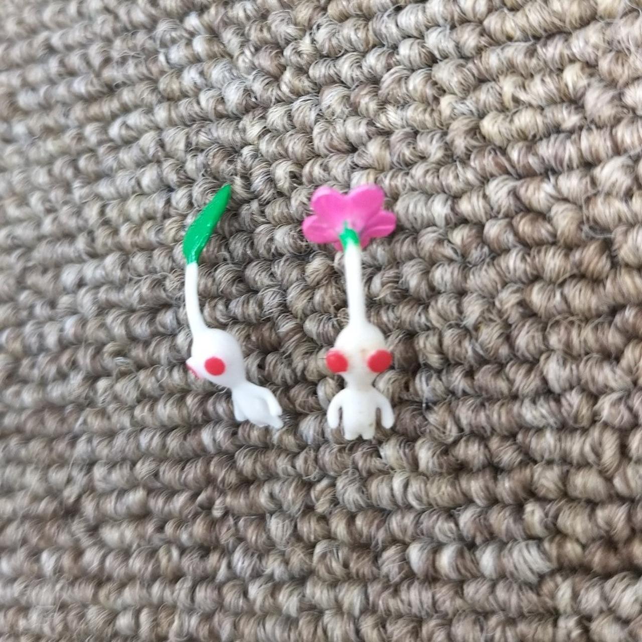 右のピクミン、頭とお腹あたりに汚れあり。