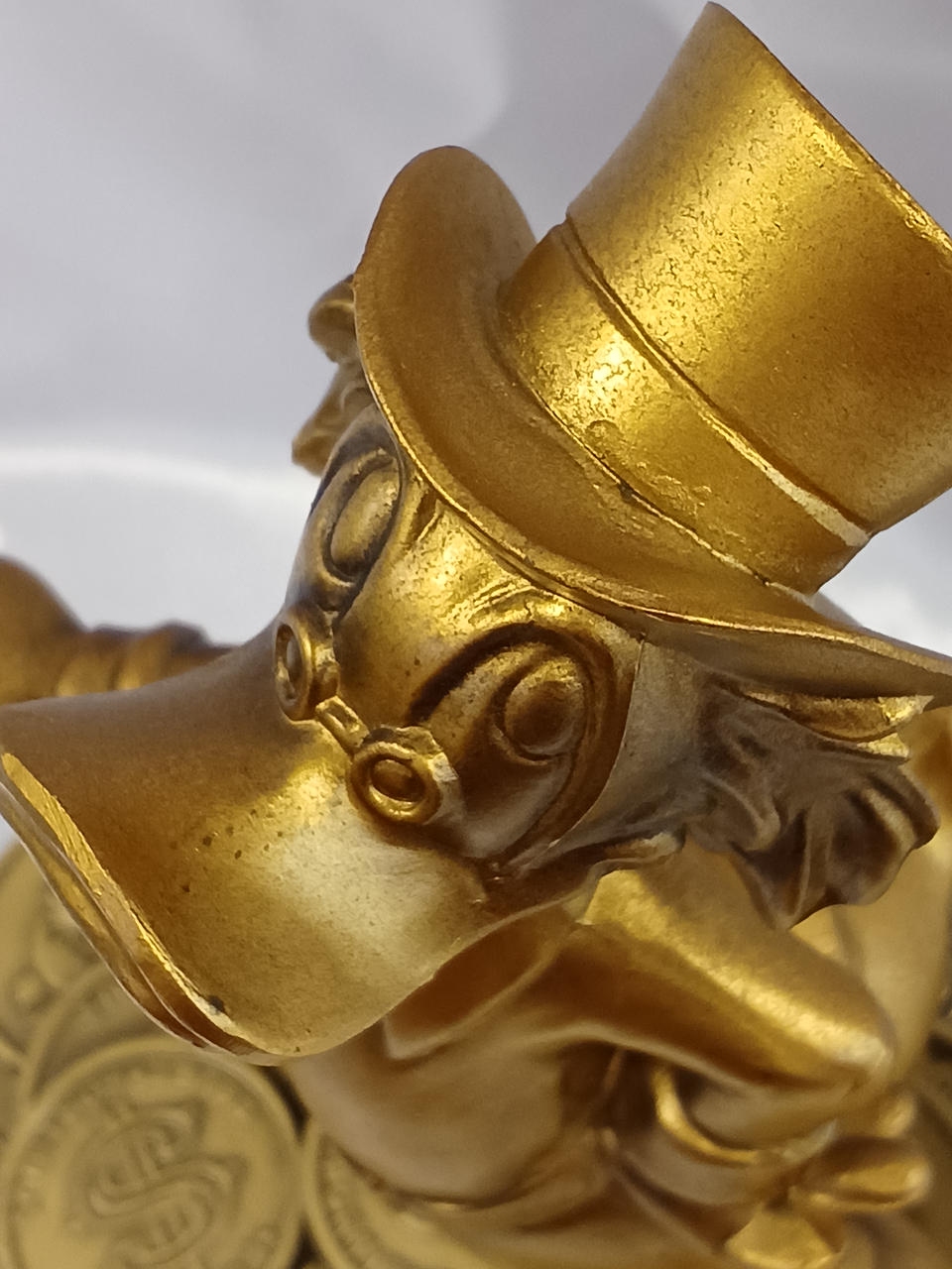 ほぼ未使用【ディズニーシー】スクルージ・マクダック　真鍮製フィギュア ディズニー(DISNEY)|スクルージ・マクダック フィギュア|HARDOFF