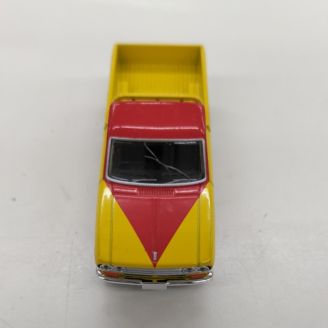 フロントガラスにひびがあります