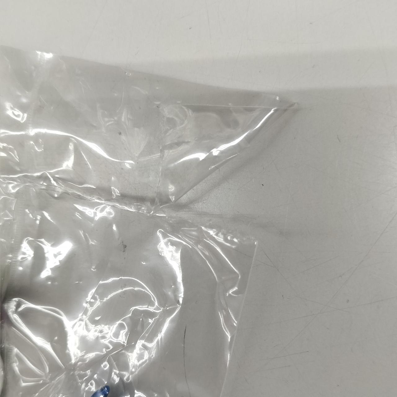 一部袋が破れています