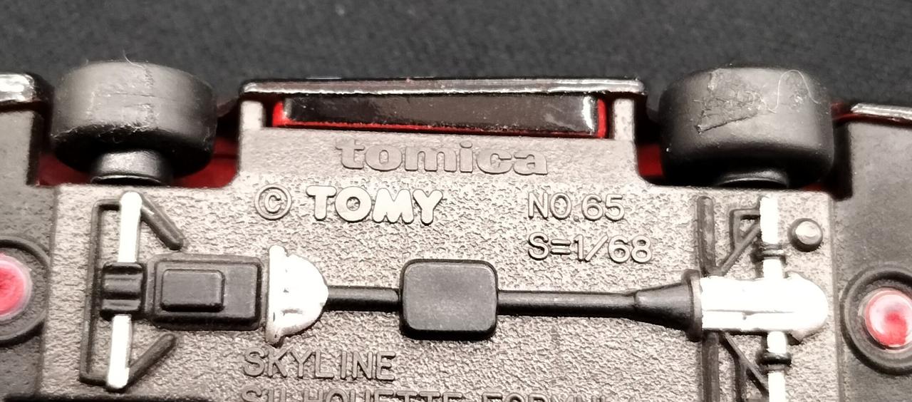 経年劣化なのかタイヤにベタつきあります