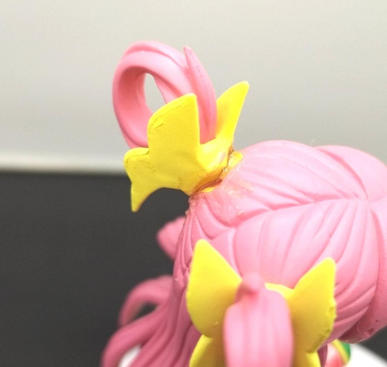 左巻き髪破損、修正跡あり