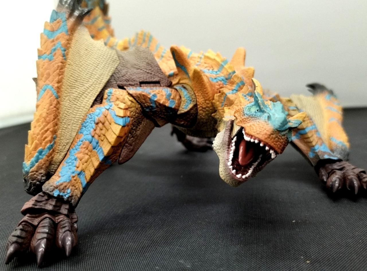 値下げ　新品　未開封　非売品　ティガレックスフィギュア　モンスターハンター イーカプコン |S.H.MonsterArts ティガレックス: フィギュア