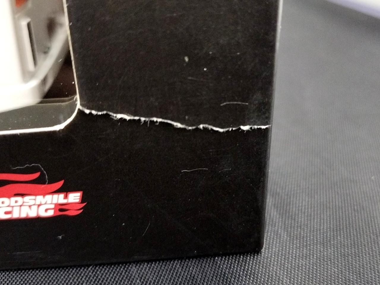 外箱ダメージあり