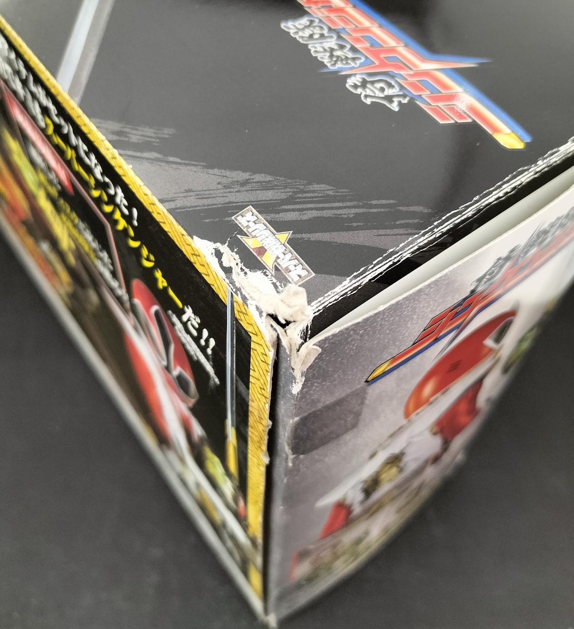 主に箱の縁などにダメージあります