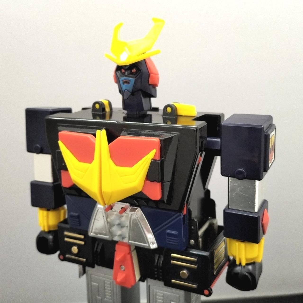 両肩アーマー破損