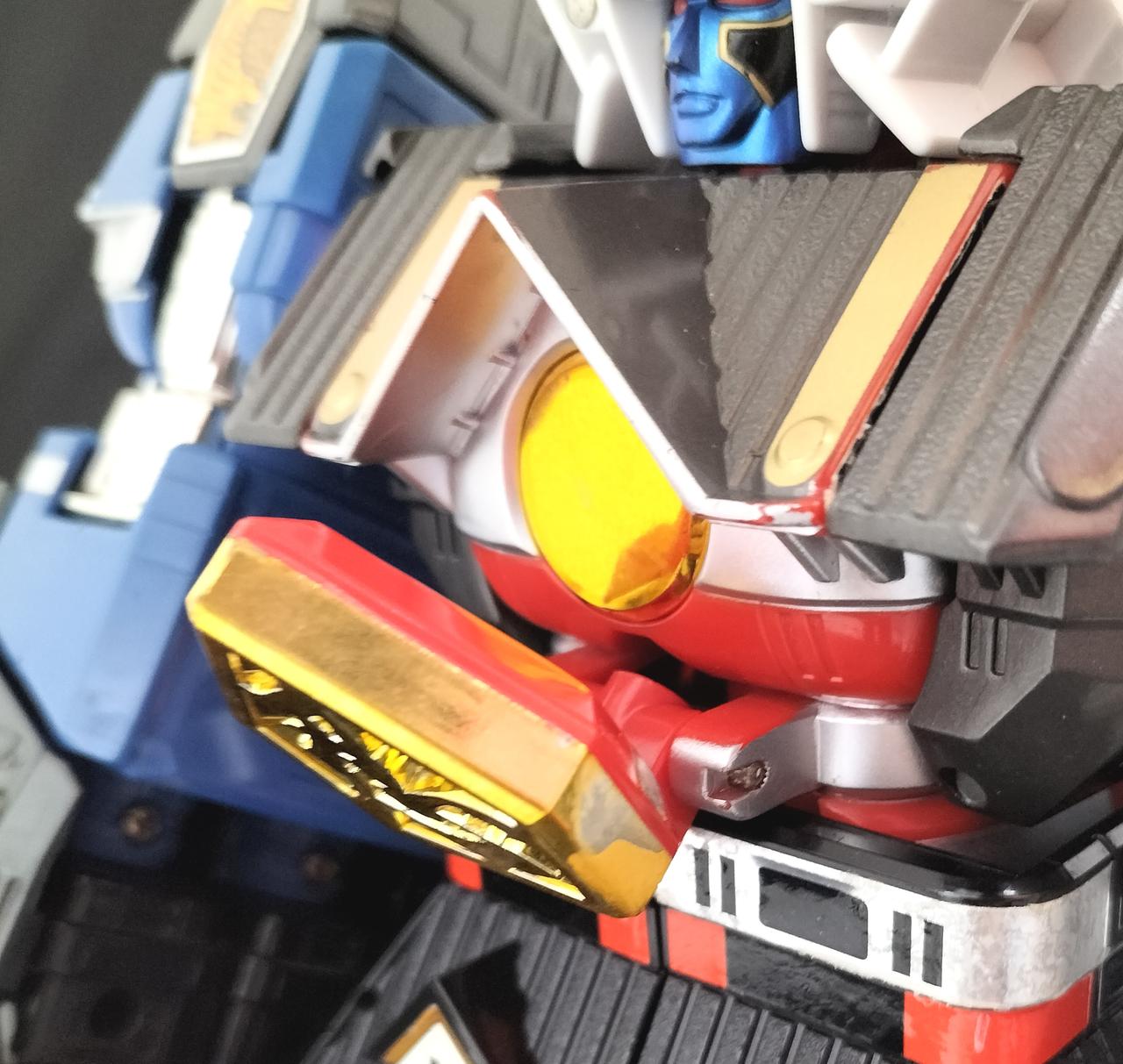 エンブレムメッキ剥げあり、ヒンジ緩いです