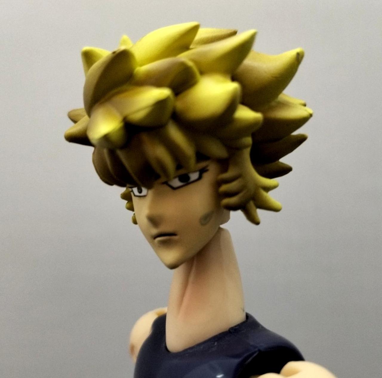 顔にスレ汚れあり