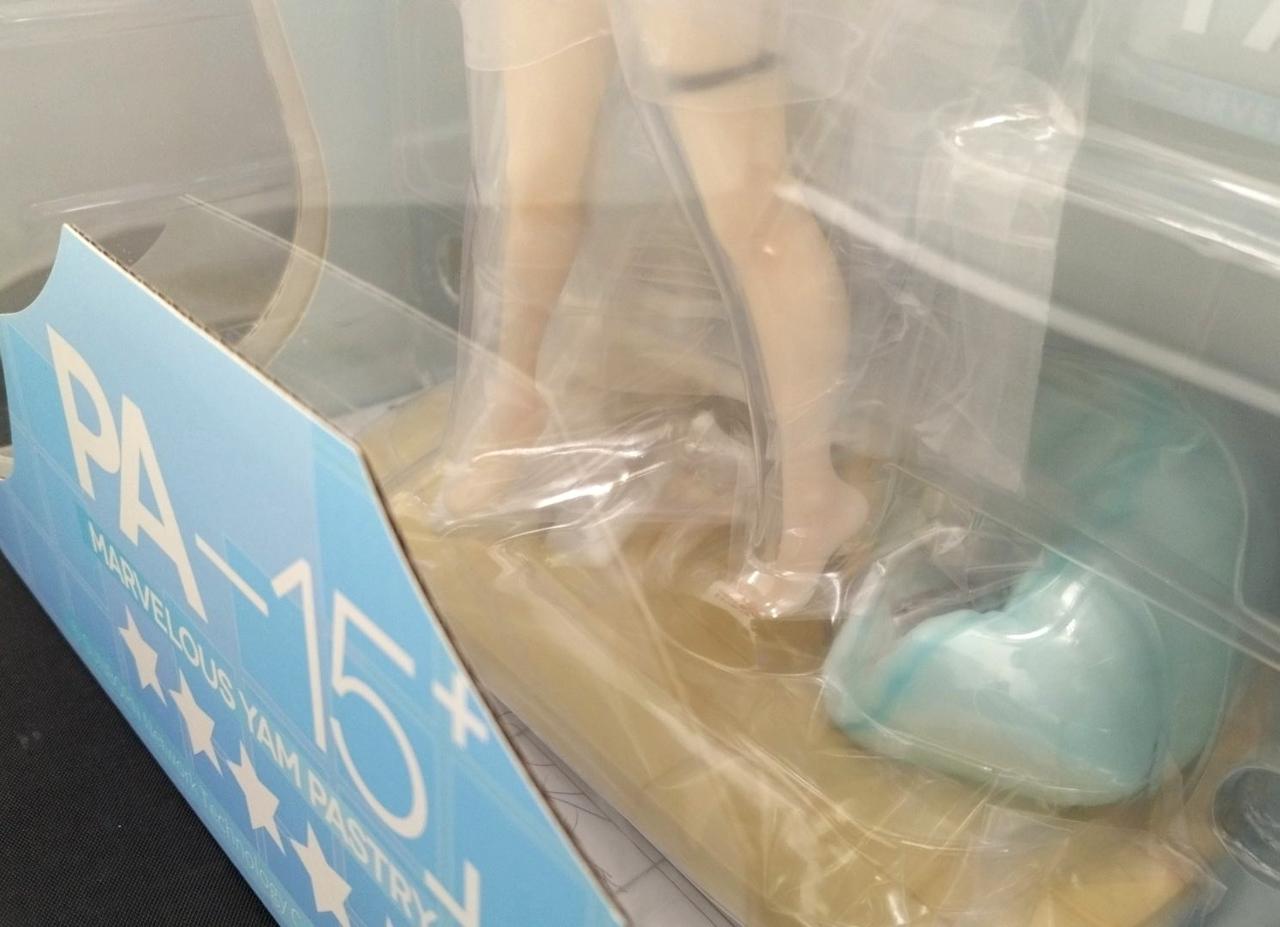 外箱正面ブリスター糊付け剥がれあり