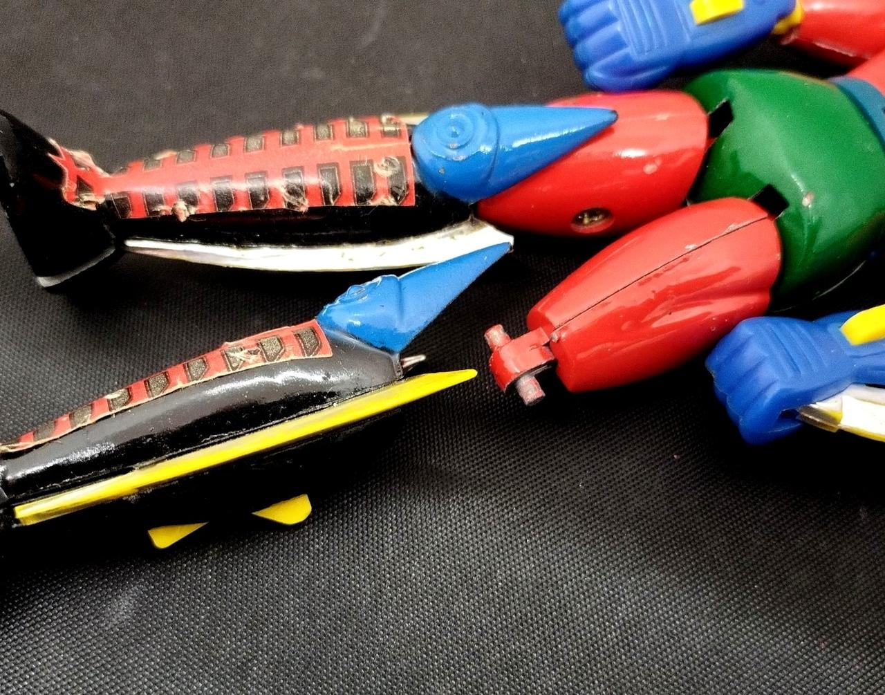 破損により左足外れます(自立はできます)