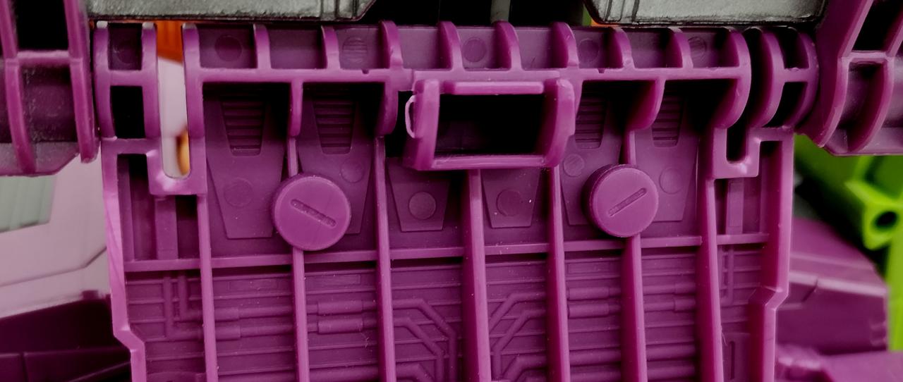 バックパック取り付け部に白化部分あります