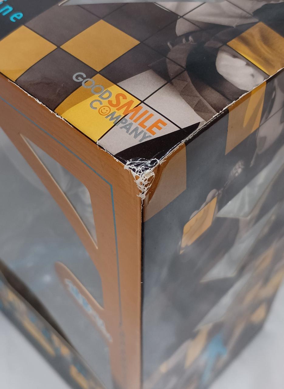 正面右上の角潰れ