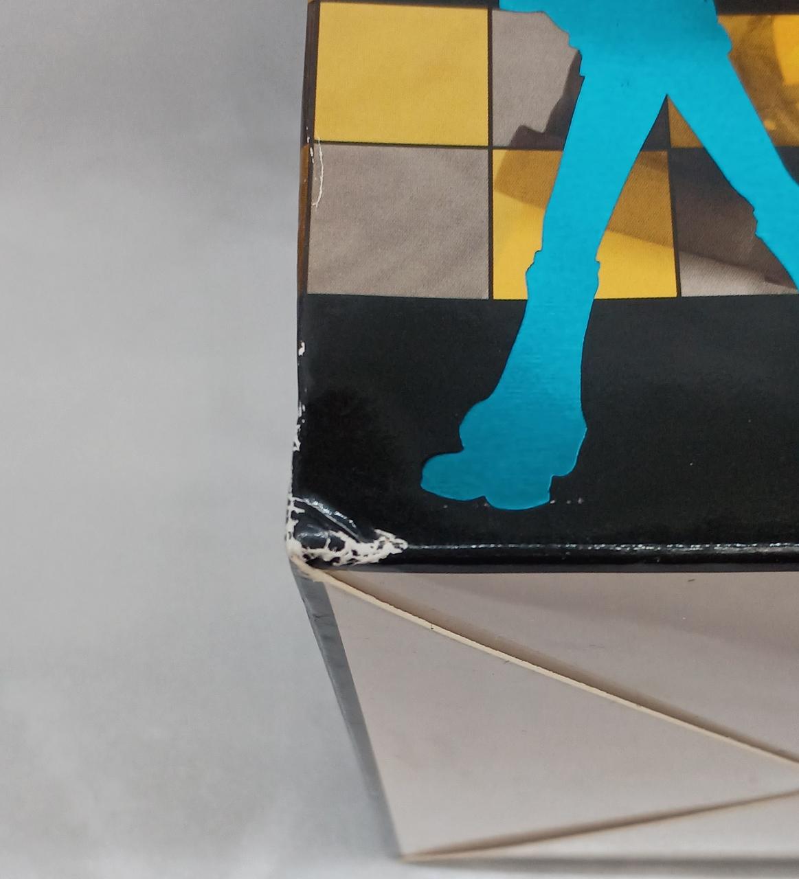 正面左下の角潰れ