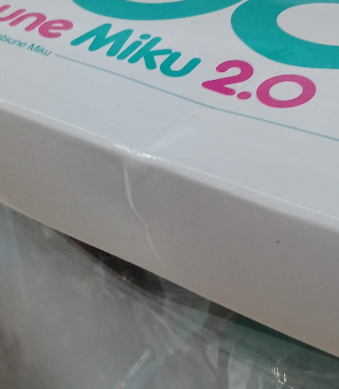 中央部分上部から全面にかけての凹みあと