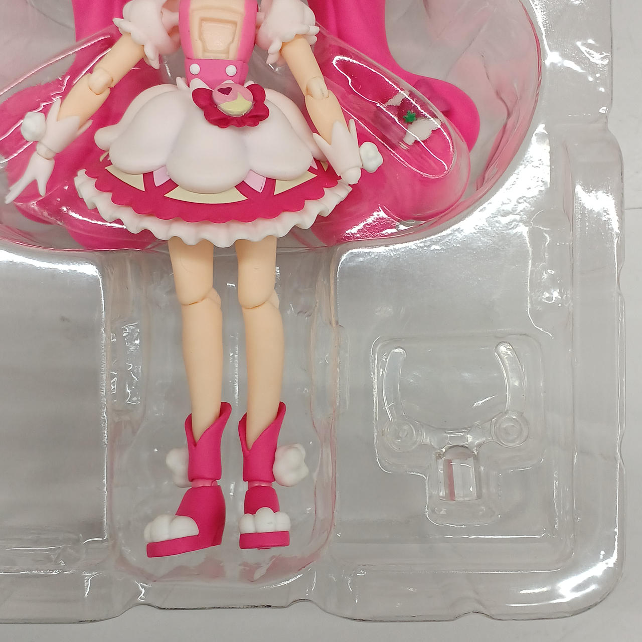 【未開封】S.H.フィギュアーツ キュアホイップ キラキラ☆プリキュアアラモード Amazon.co.jp: BANDAI S.H.フィギュアーツ キュアホイップ