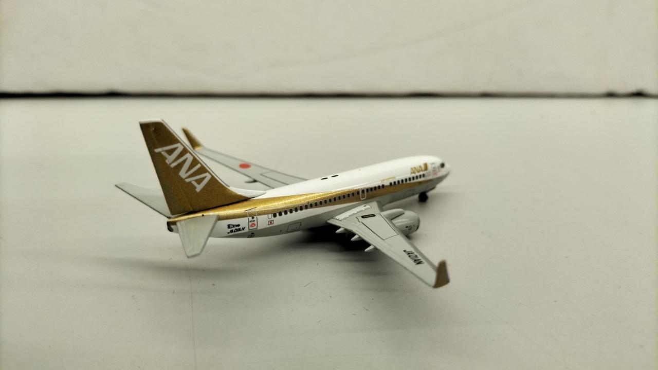 全日空商事 ANA JA01AN GOLDJET ゴールドジェット 全日空商事|B737-700 ANA ゴールドジェット JA01AN|HARDOFFオフ