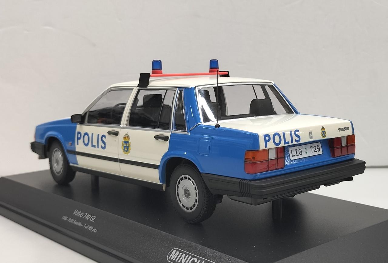 ミニチャンプス ボルボ240 GL パトカー Vintage Volvo 240 GL Police Car 1/18 Scale by Minichamps