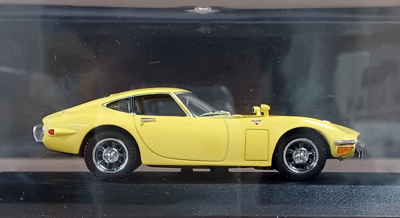 TOYOTA　2000GT　ポスターカレンダー　2011年 　60×90㎝