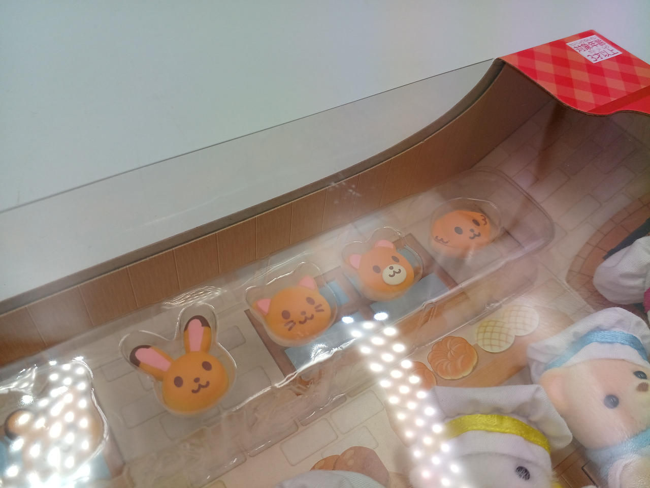 少々キズ汚れがございます。