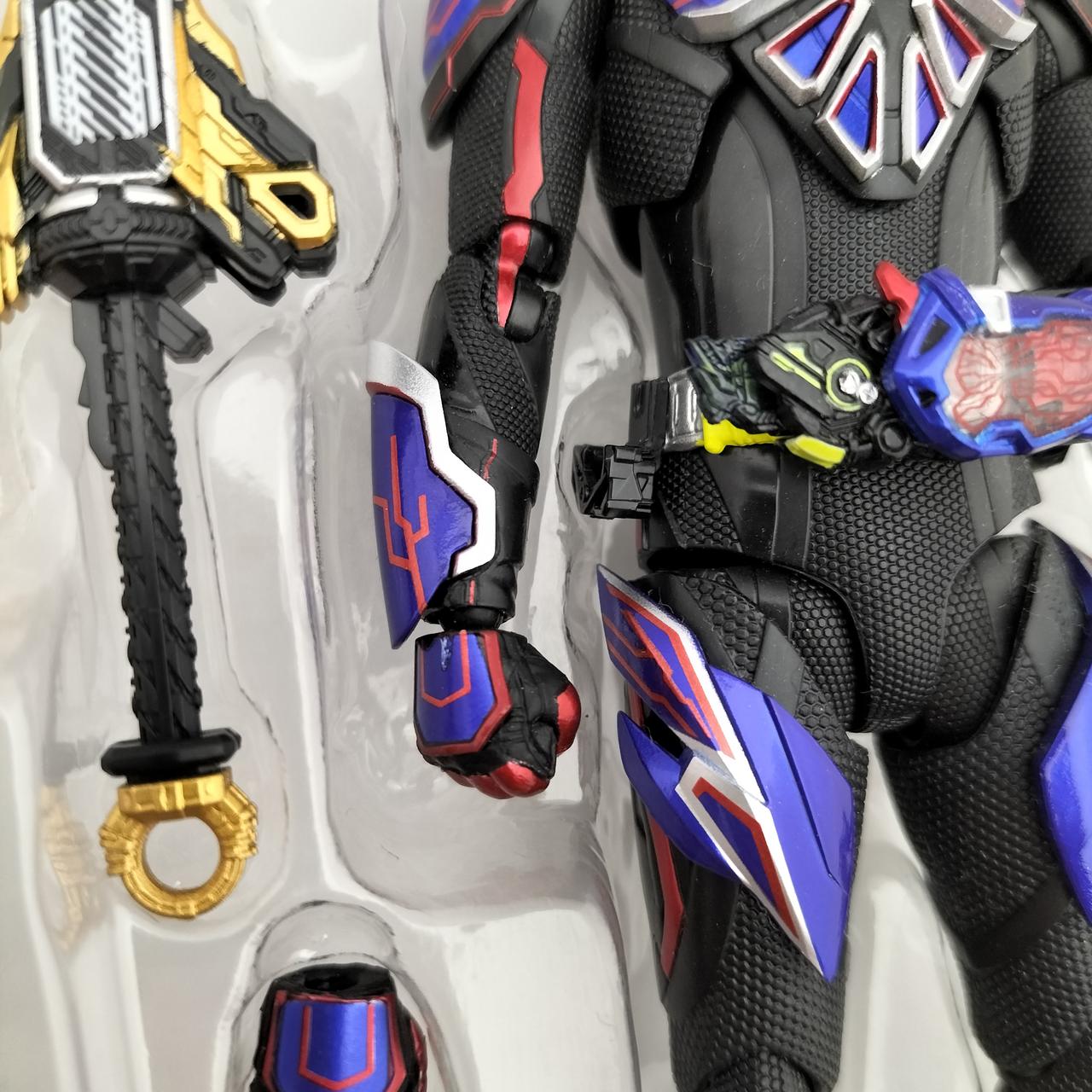 ※手の装甲部にキズあり