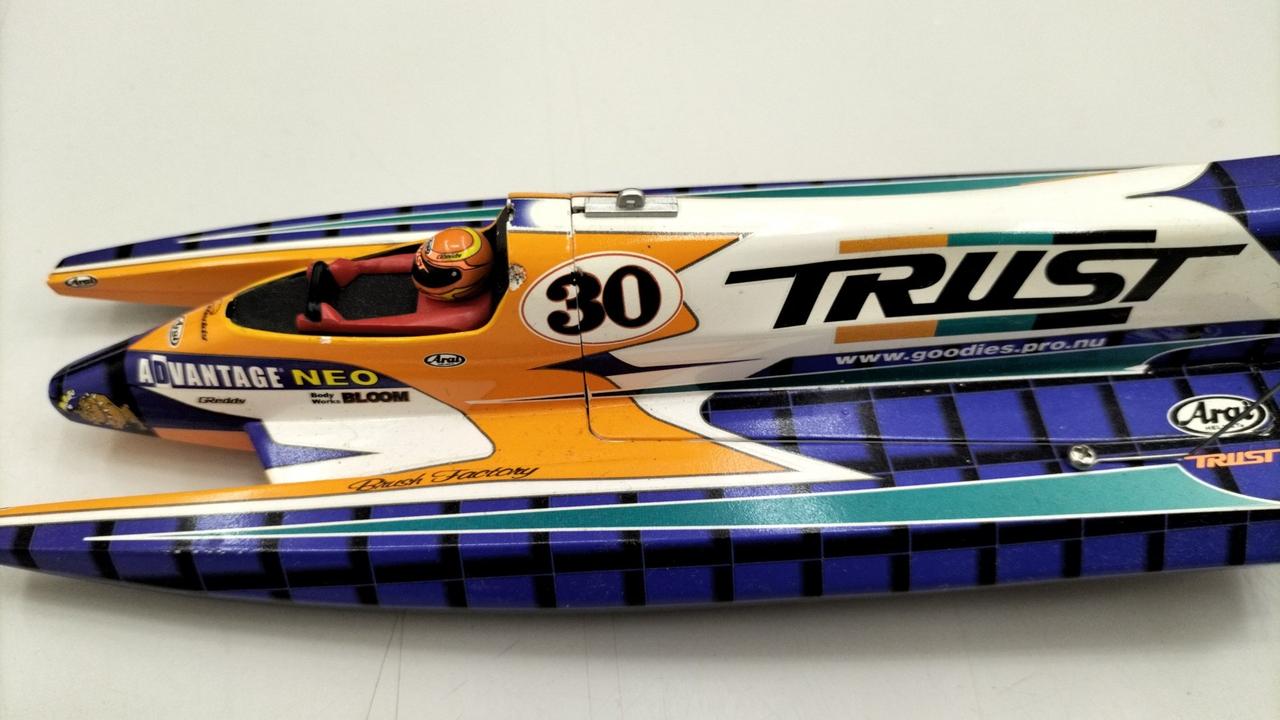ミニッツフォーミュラボート Kyosho Mini-Z Formula Boat series released around 2005 - YouTube