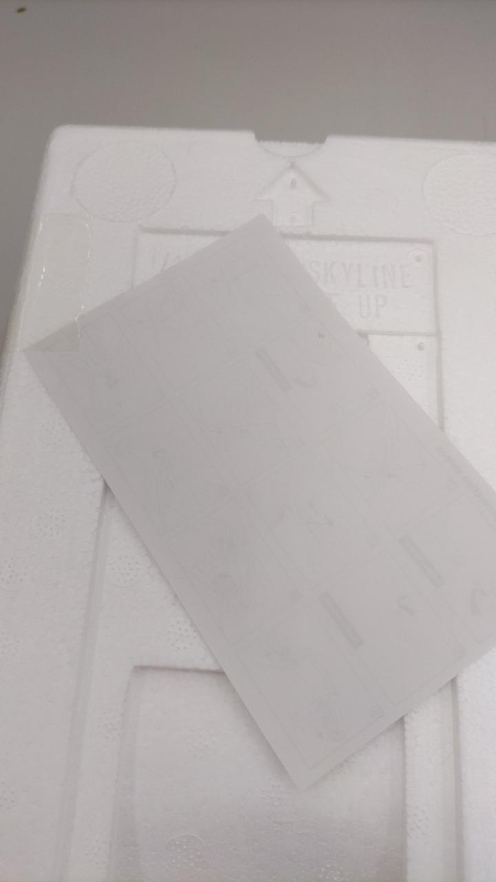紙ものテープでくっついてます