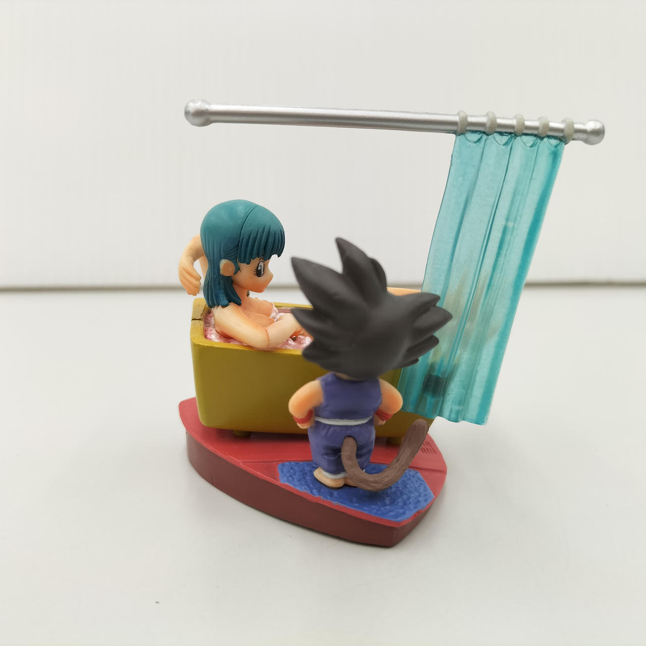ドラゴンボール カプセルフィギュア 孫悟空 & スノ　ブルマ付き ドラゴンボール ドラゴンボールカプセル 孫悟空 ブルマ - メルカリ