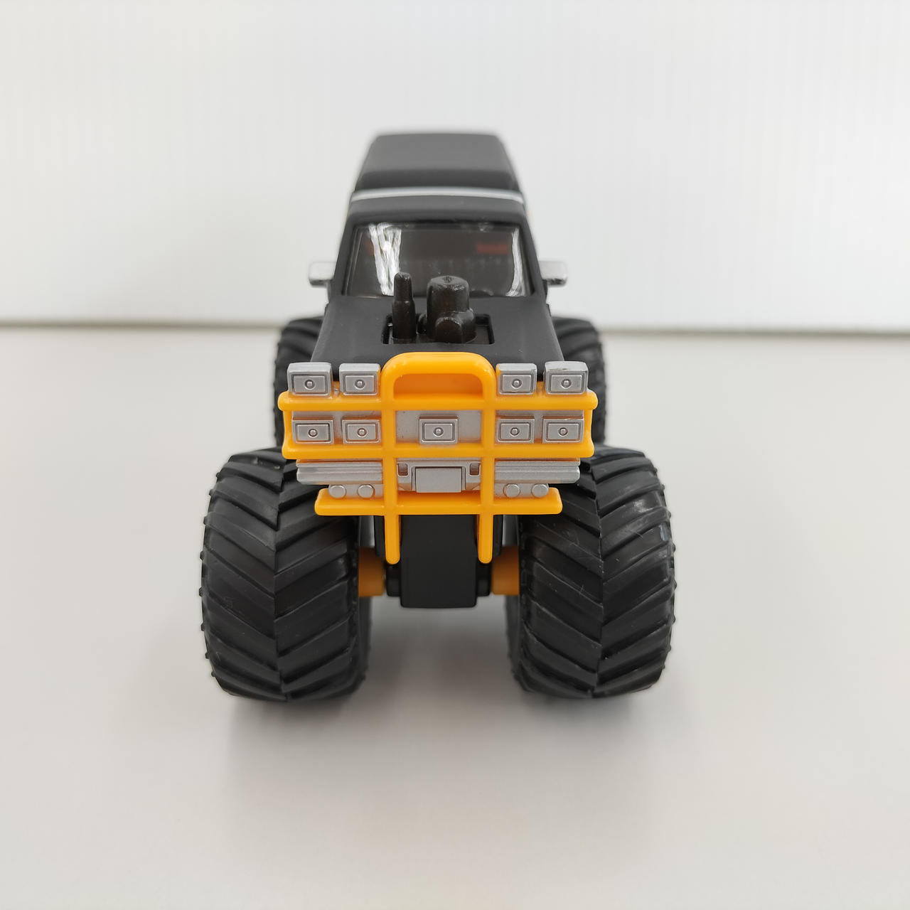 【新品】キャラウィール アルティメッドエディション　TAXi③　CWUE Amazon.co.jp: ホットウィール キャラウィール アルティメッド