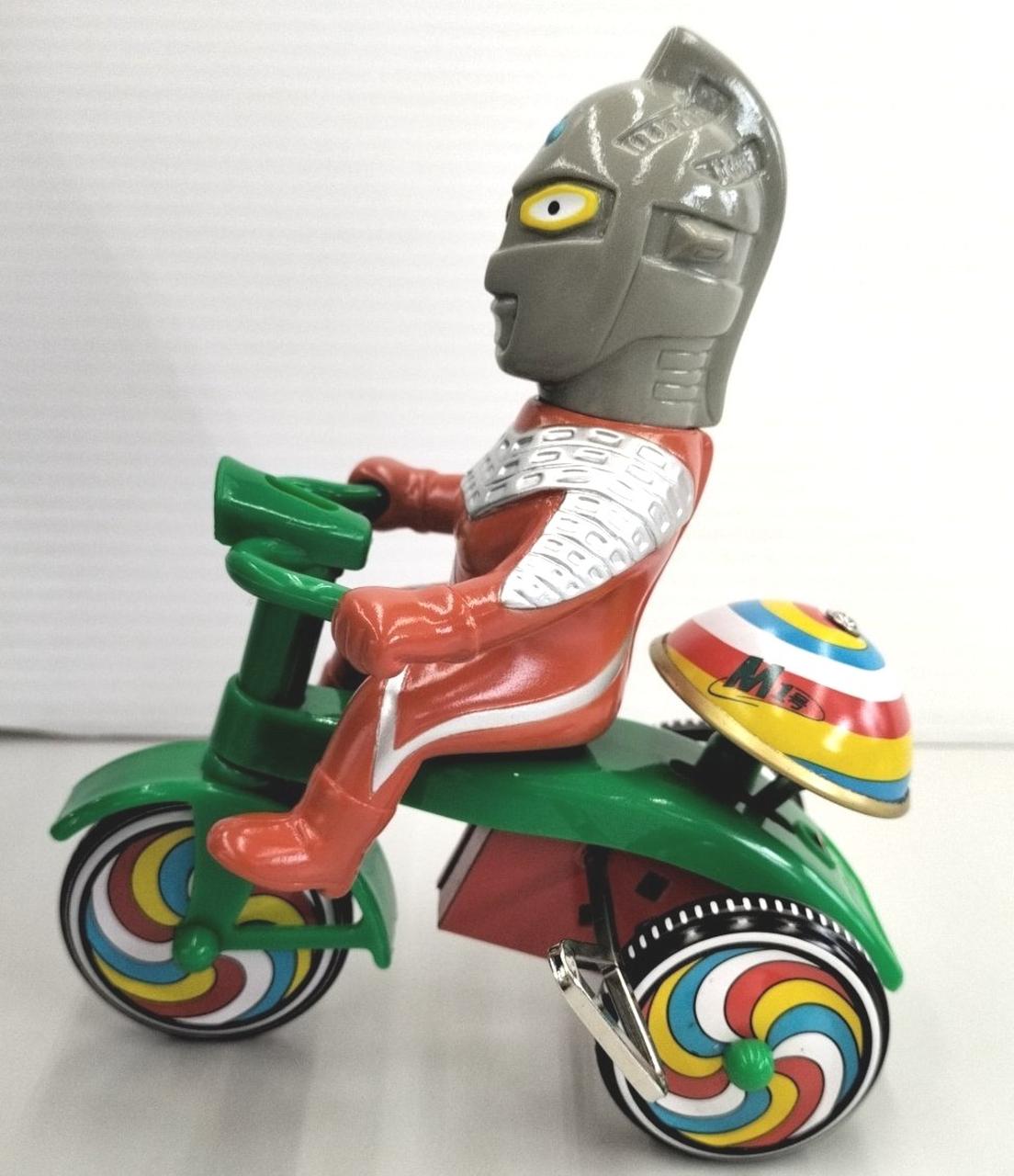 M1号 ウルトラセブン 三輪車 新春スペシャルカラー ゴールド GOLD M1号 ウルトラセブン 三輪車 新春スペシャルカラー ゴールド