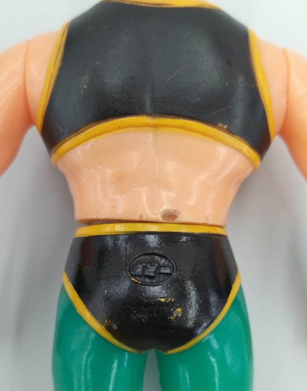 背中に破損箇所あり